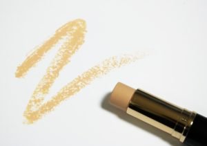 concealer to hide acne, tatoos, bruises and rosacea